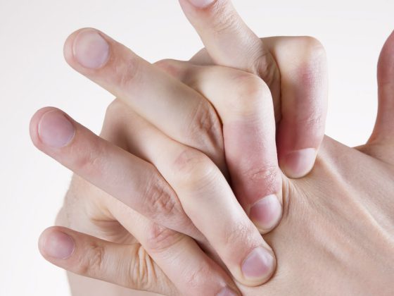 rheuma_gelenk_finger_83298817_m