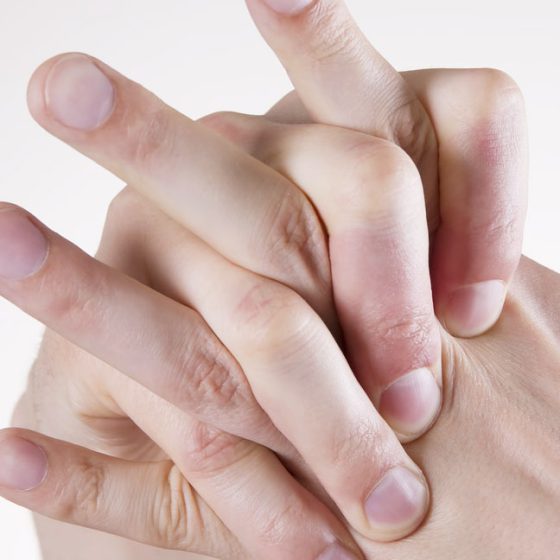 rheuma_gelenk_finger_83298817_m