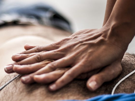 notfall_herzmassage_defibrillation