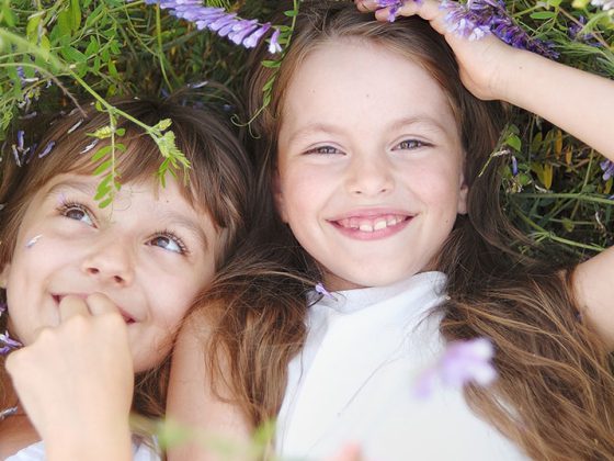 kind_maedchen_wiese2