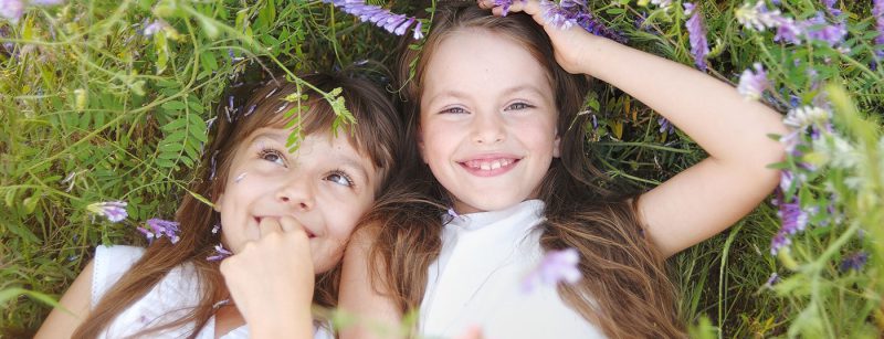 kind_maedchen_wiese2