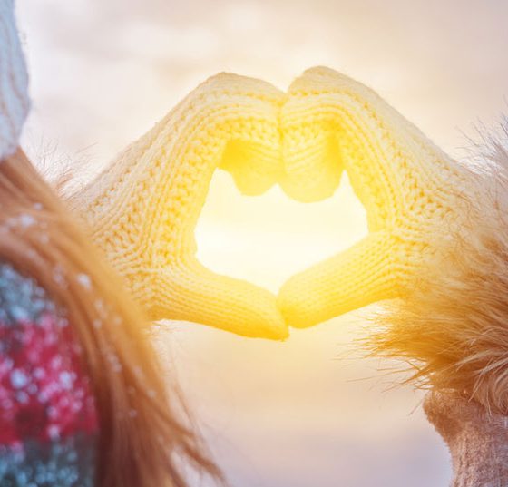 frau_herz_sonne_winter