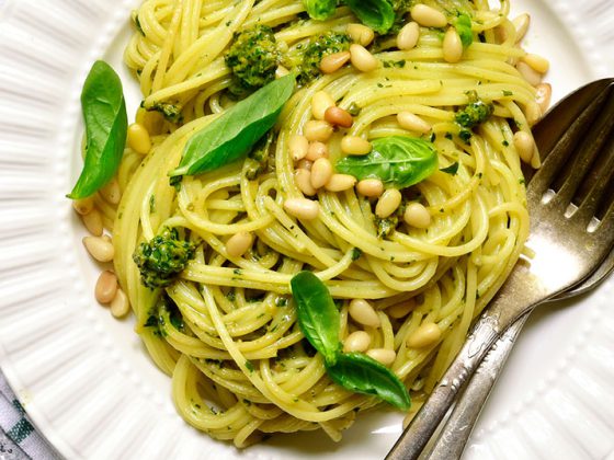 spaghetti_pesto_istock-1013867000