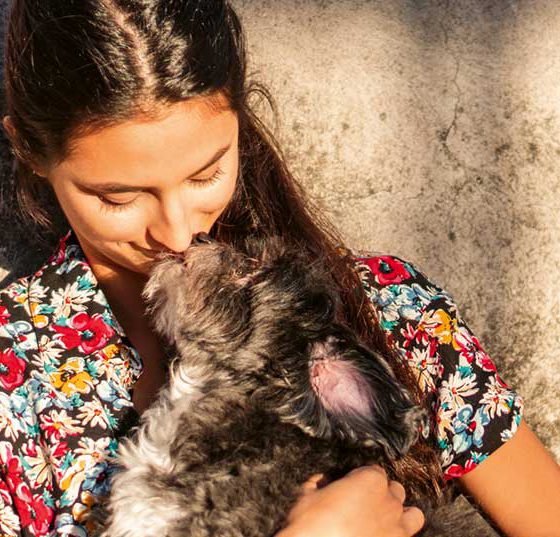 frau_hund_istock-1074046556