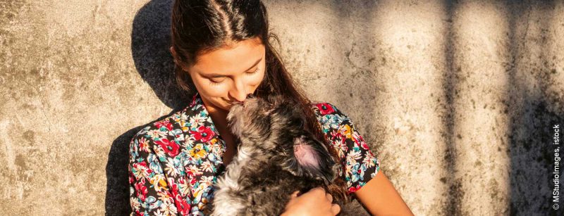 frau_hund_istock-1074046556