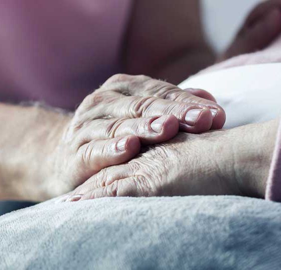 haende_krank_sterben_istock-585600778