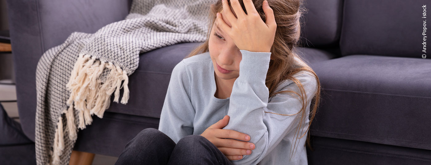 kind_kopfschmerz_istock-1072407062