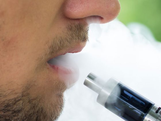 e-zigarette_dampfen_istock-614240406