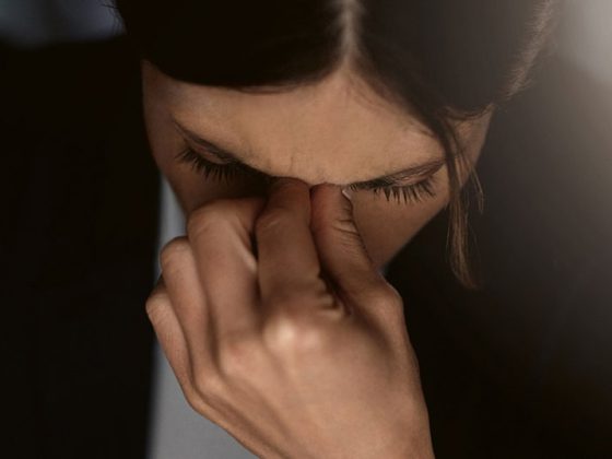 kopfschmerz_istock-1045293266