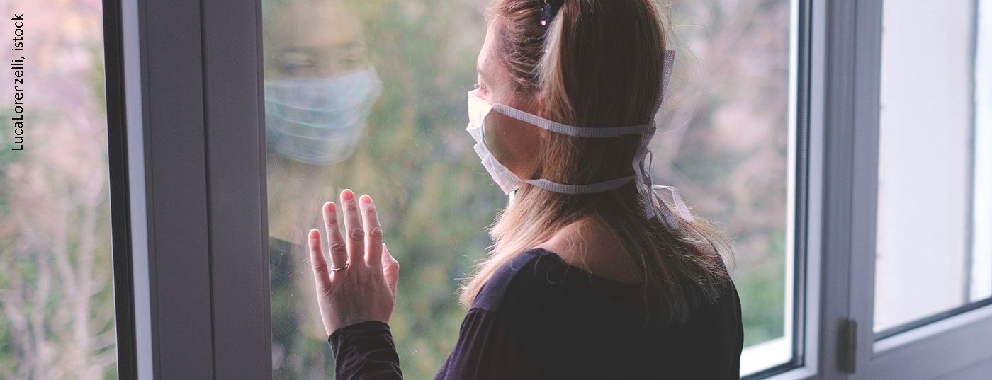 frau_maske_istock-1209423875