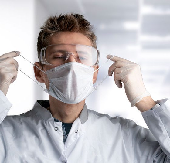 maske_arzt_istock-1206428069