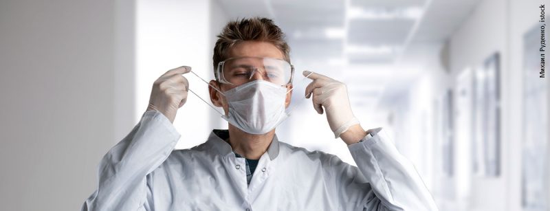 maske_arzt_istock-1206428069