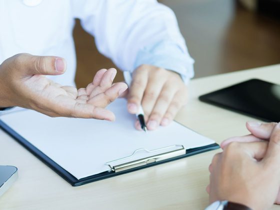 arzt_anamnese_istock-664349974