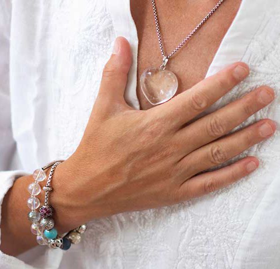 frau_herz_istock-1178533692