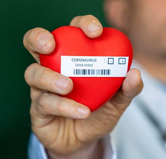 corona_herz_istock-1213935097