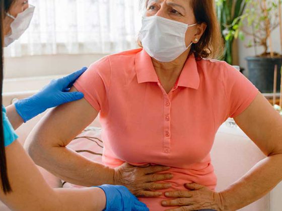 bauchschmerz_corona_istock-1248393962