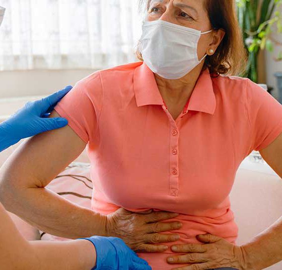 bauchschmerz_corona_istock-1248393962