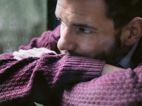 mann_nachdenklich_depression_istock-1053775442