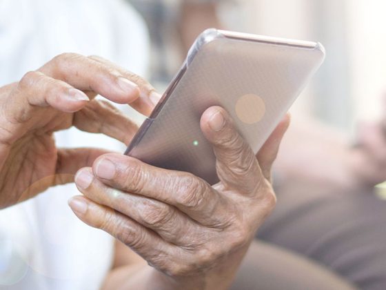 mobile_senior_istock-1156215857