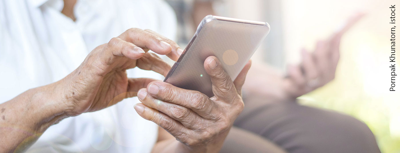 mobile_senior_istock-1156215857