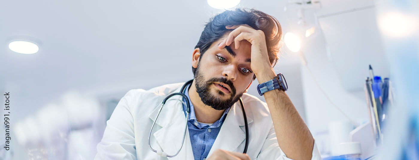 arzt_besorgt_istock-1040931296