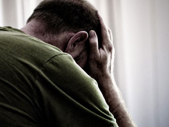 depression_angst_mann_istock-1202470771