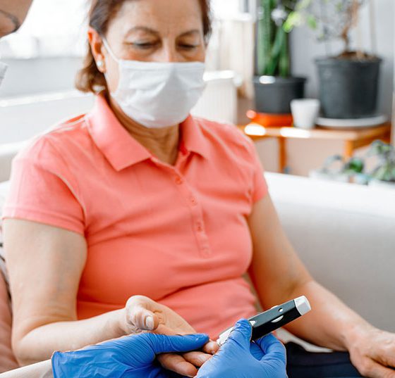 diabetes_maske_istock-1248245597