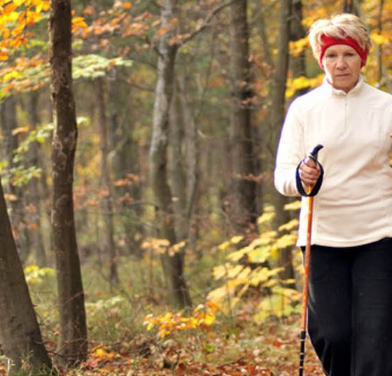 sport_frau_seniorin_walking