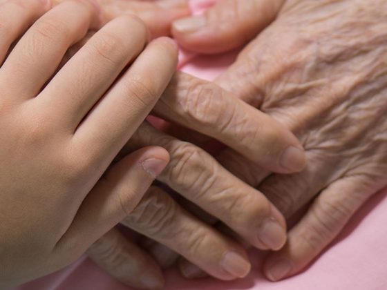 tod_senior_haende_istock-588617886
