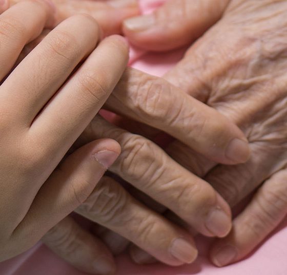 tod_senior_haende_istock-588617886
