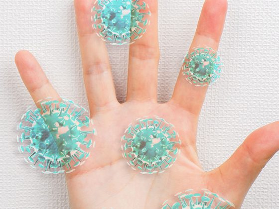 corona_hand_istock-1221120512