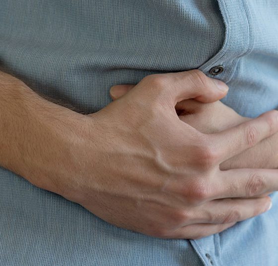 bauchschmerz_istock-1188264368