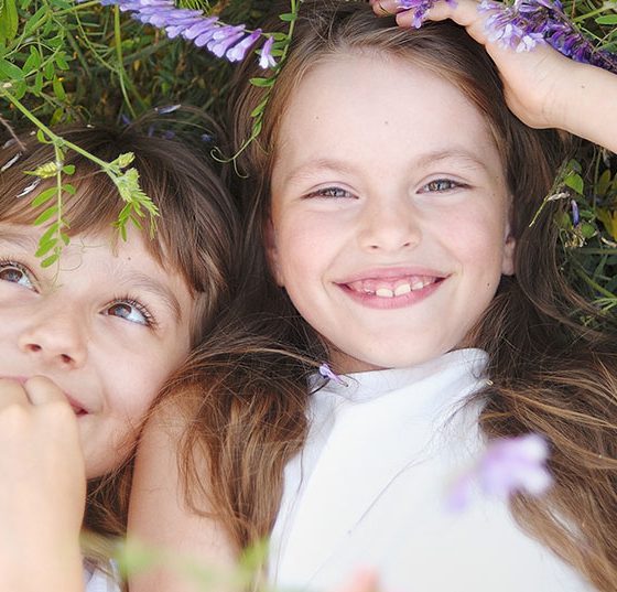 kind_maedchen_wiese2