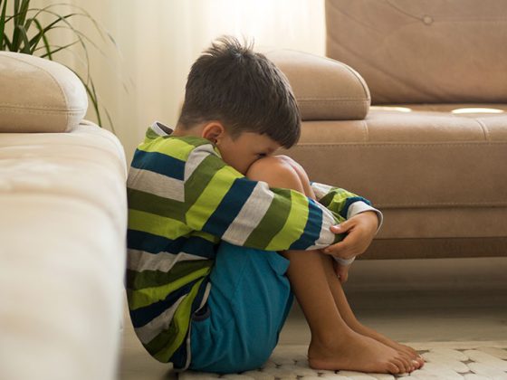 kind_angst_gewalt_istock-1170584121