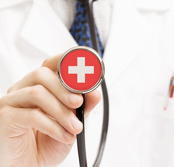 schweiz_arzt_istock-536957659