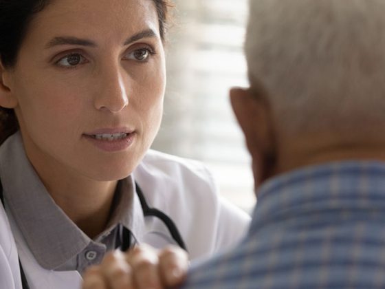 arzt_gespraech_istock-1319103328