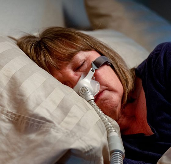 schlaf_apnoe_istock-1198690733