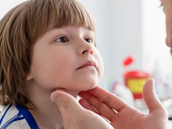 kind_arzt_istock-1152443341