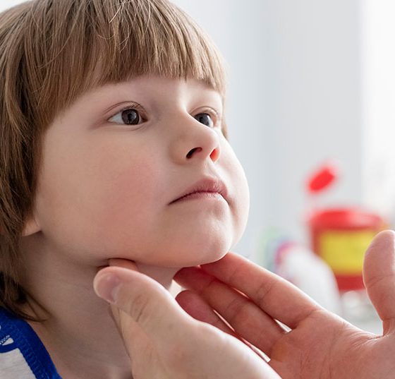 kind_arzt_istock-1152443341