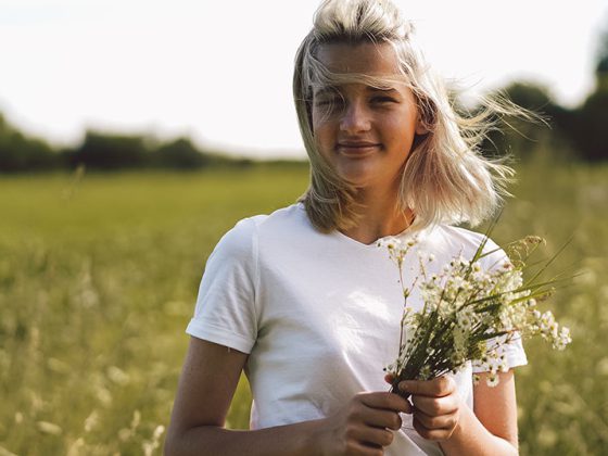 wiese_kind_allergie_istock-1264994434