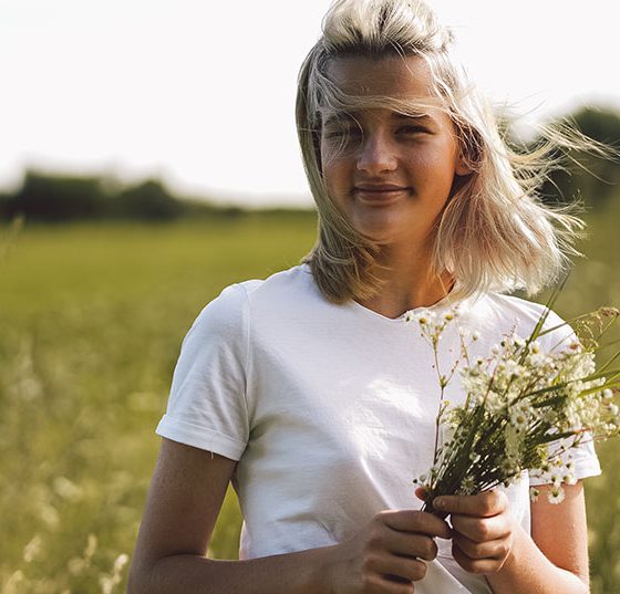 wiese_kind_allergie_istock-1264994434